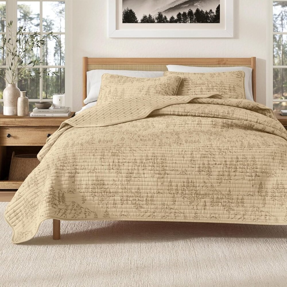 Elegant King Lodge Bear Quilt with Shams - Reversible Microfiber for All Seasons